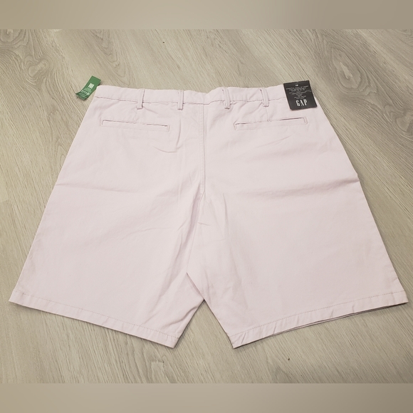 NWT GAP Khaki Shorts Size 38 - Picture 2 of 3